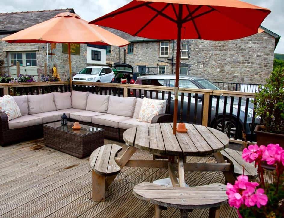 Usk And Railway Inn Sennybridge Exterior foto